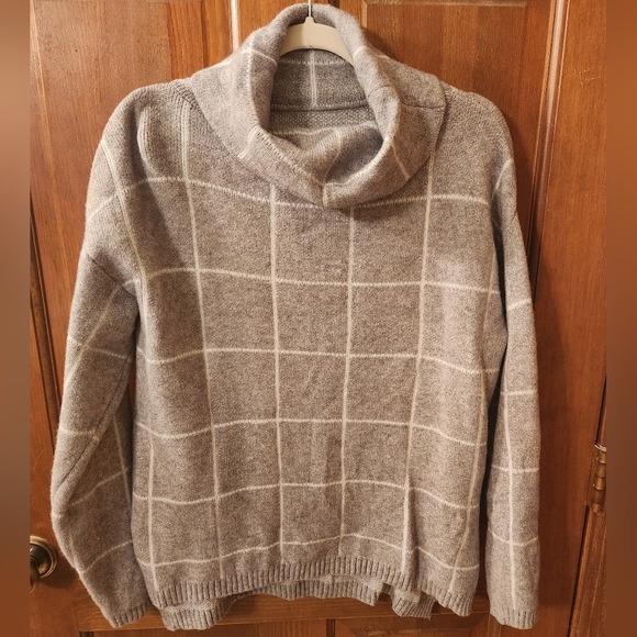 Grid Pattern Turtleneck Knitted Jumper Sweater - Picture 2 of 4